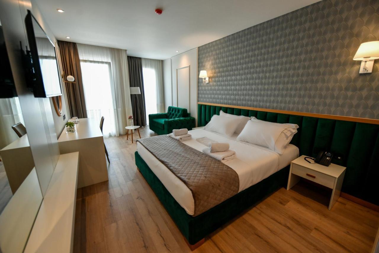 Iliad Hotel *