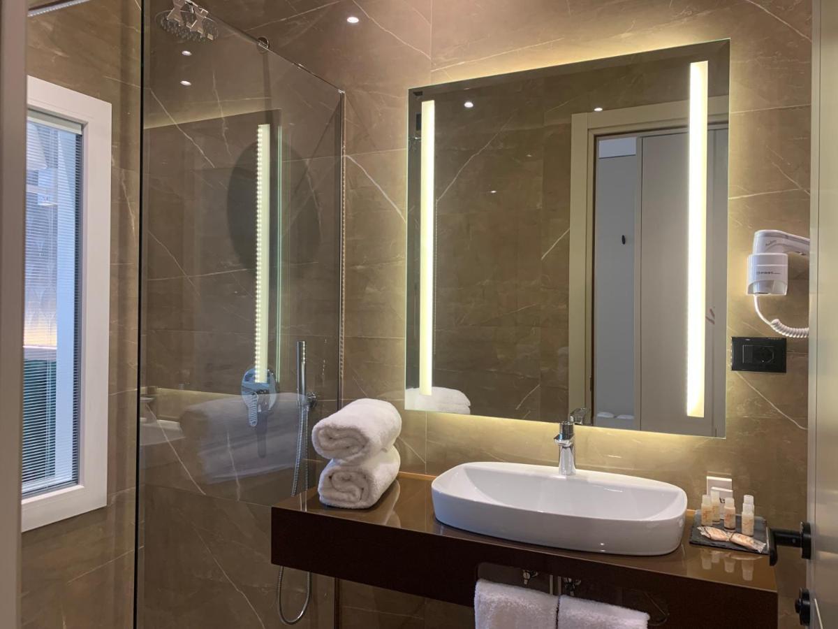 Iliad Hotel